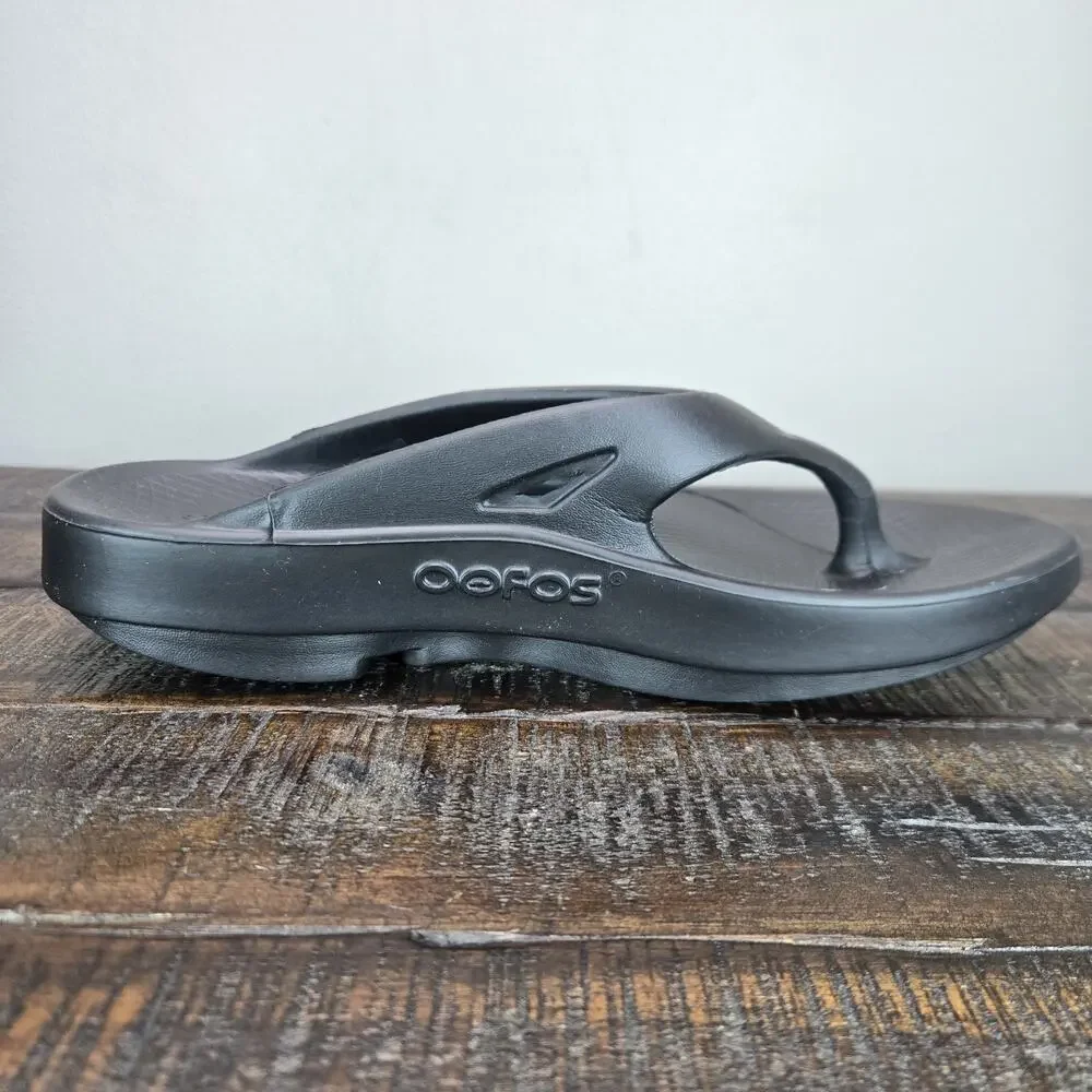 NEW Oofos Ooriginal Mens Size 11 Recovery Slip-On Comfort Flip Flop Sandal Black